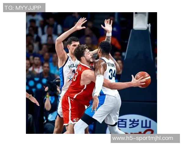 申京本赛季场均25分10板5助排名联盟第三仅次于约基奇和字母哥